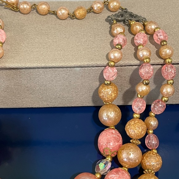 Pink Beaded Necklace Triple Strand Choker 18” Mid Century Vintage 50s 60s - Picture 4 of 6